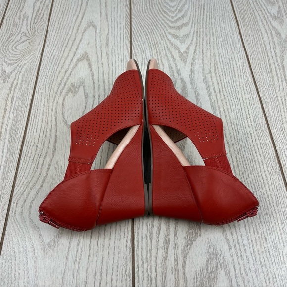 Journee Collection Women's Aretha Perforated Peep Toe Wedge Sandals 9 Rust $95 - Picture 3 of 8